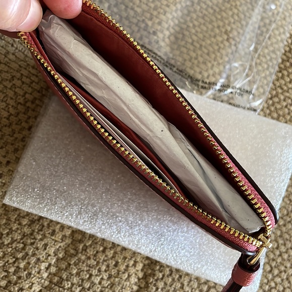 NWT Coach Crossgrain Leather Corner Zip Rose Petal Wristlet ***FIRM PRICE*** - Picture 5 of 10